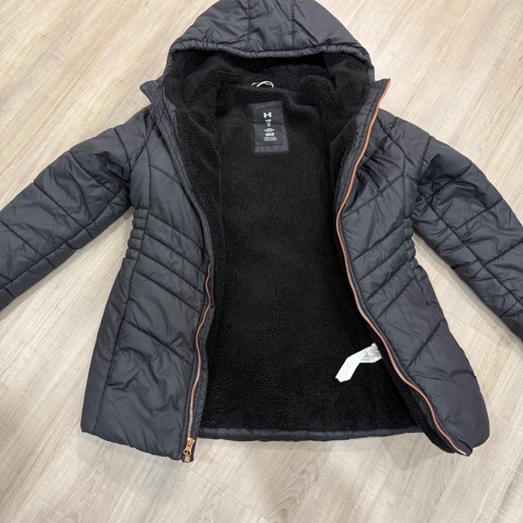 Girls under armour jacket - Picture 5 of 5
